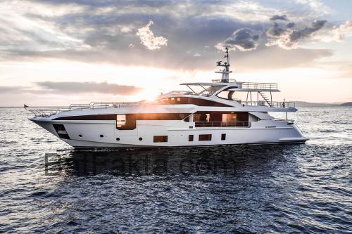 Azimut Grande 35 Metri tekniska specifikationer och recensioner